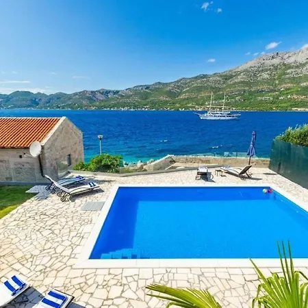 Luxury Gabriela Villa